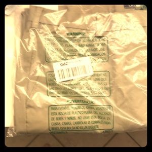 Men’s Izod American chino - new with tags